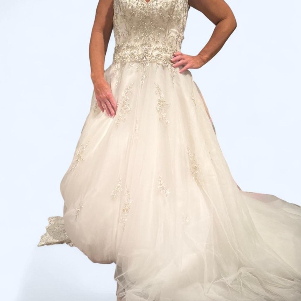 Elegant Cream Wedding Dress
